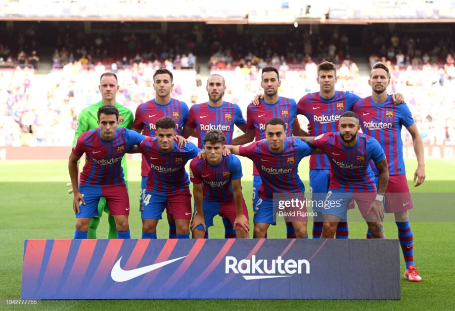 BARCELONA, SPAIN - SEPTEMBER 26: Players of FC Barcelona pose for a team photograph prior to the LaLiga Santander match between FC Barcelona and Levante UD at Camp Nou on September 26, 2021 in Barcelona, Spain. (Photo by David Ramos/Getty Images)