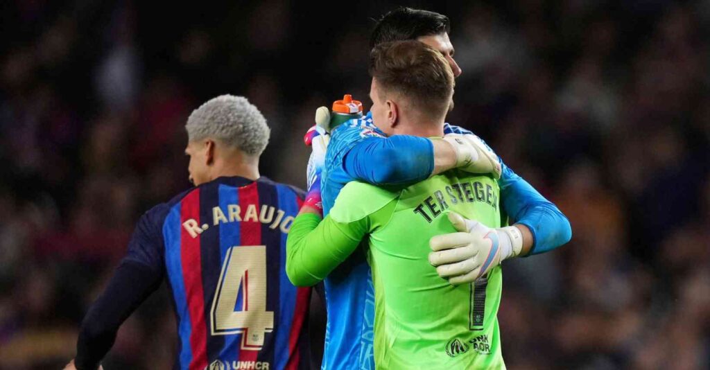Courtois BarcelonaLatest Match Awards  Barcelona vs Real Madrid | LaLiga 2022/23 - Matchday 26

Barcelona emerged victorious against their arch rivals in courtesy of the stoppage time winner by Franck Kessie. Araujo conceded an own goal early on, but Roberto's goal ensured that Barcelona went into halftime with the deficit erased.

#barcelona #realmadrid #barçamadrid #madrid #barcamadrid #madridbarça #elclasico #supercup #spanishsupercup #supercopa #Ferran  #barca #fcblive #fcbarcelona #barcelona #ferrantorres #torres #pedri #gavi #barcanews #frenkiedejong #roberto  #dembele #CHRISTENSEN #elclásico #Araujo #Kounde